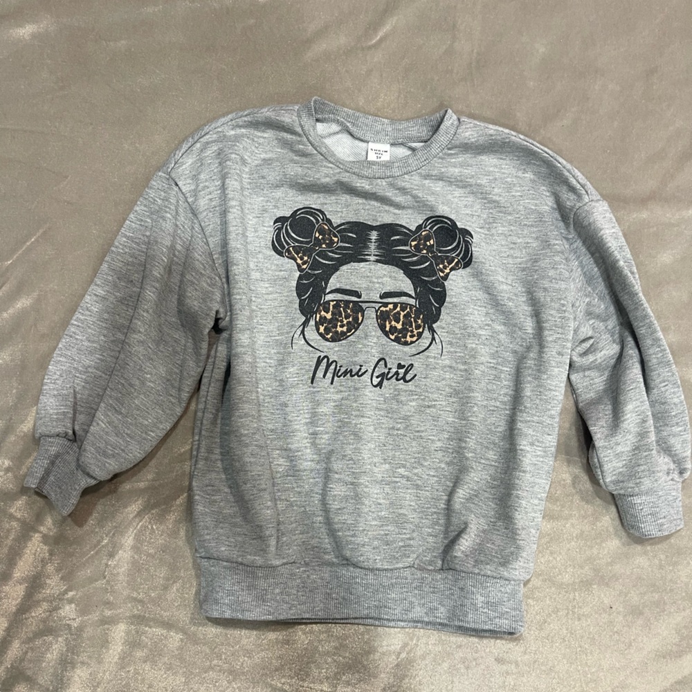 SHEIN Gray Mini Girl Graphic Sweatshirt